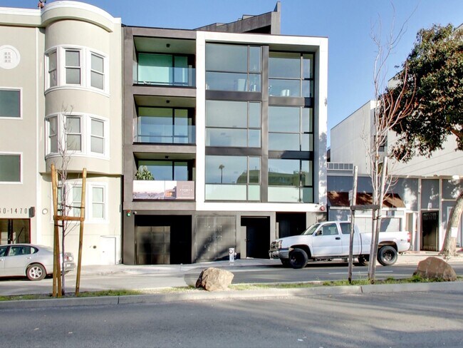 Building Photo - 1458 Broadway