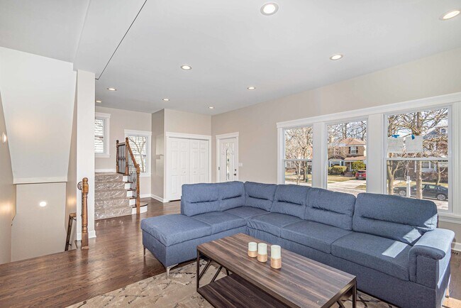 Building Photo - 9368 S Longwood Dr