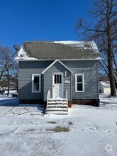 Building Photo - 415 S Oswego St