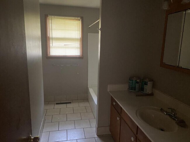 Foto del edificio - 405 E 3rd St