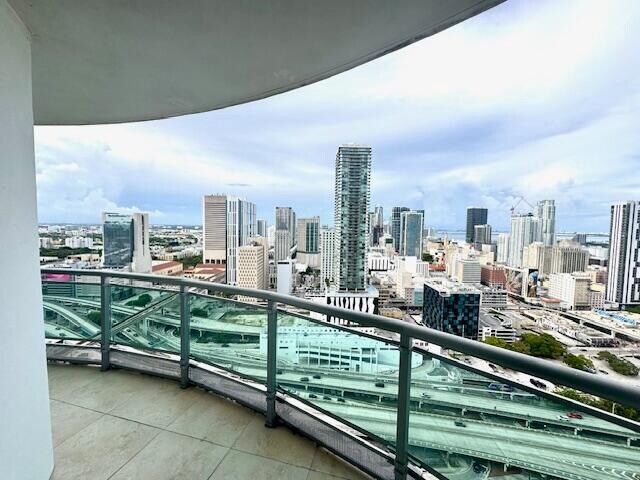 Foto principal - 350 S Miami Ave