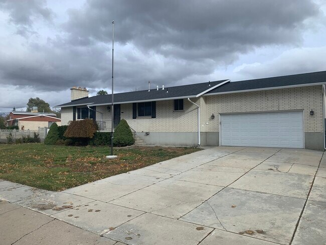 Building Photo - 78 Cook Dr