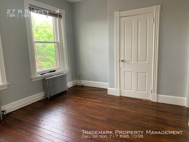 Building Photo - Cute 1 Bedroom