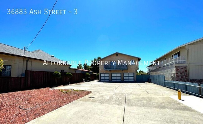 Building Photo - 36883 Ash St