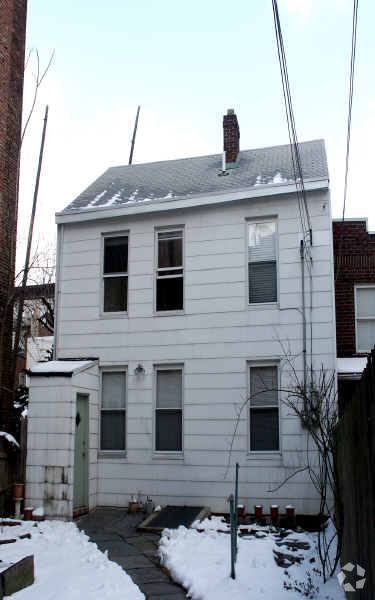 Building Photo - 304 2nd St