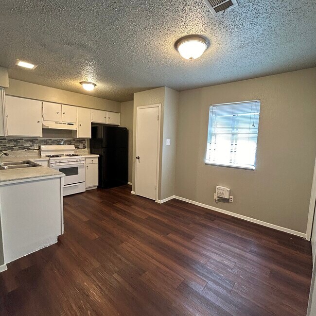 Foto del edificio - 903 Taulbee Ln