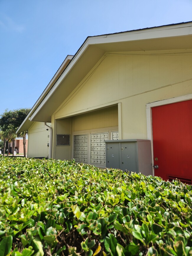 Parcel Lockers - Driftwood Apartments - Galveston