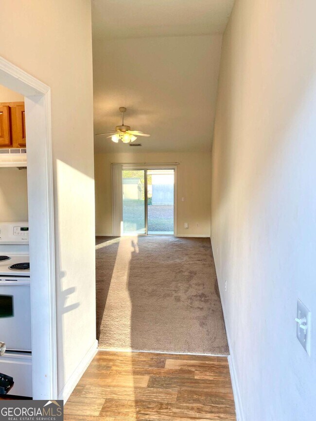 Foto del edificio - 409 Lawnwood Ct