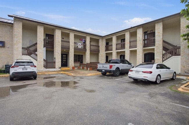 Building Photo - 611 Carpenter Ave