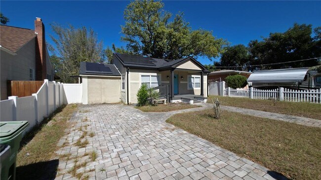 Building Photo - 936 E Shadowlawn Ave