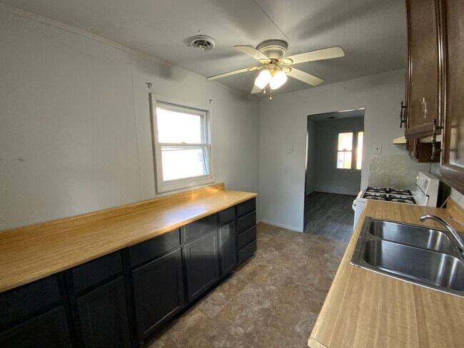 Building Photo - 226 Grace-