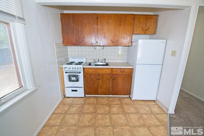 Foto del edificio - 1050 Holcomb Ave