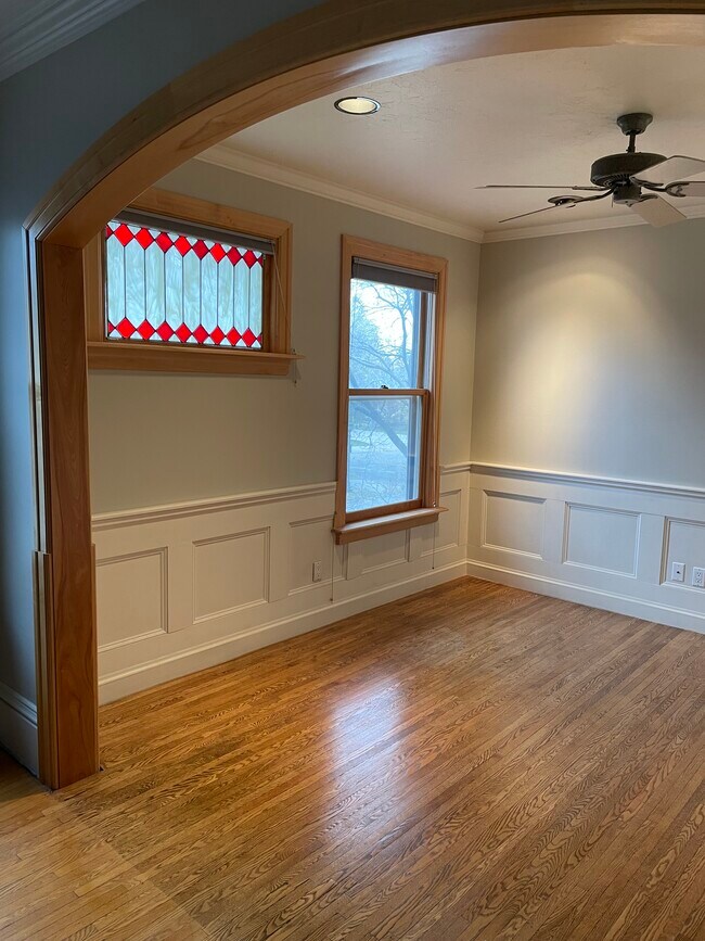 Living spaces with hardwood floors thorughout - 851 Ashland Ave