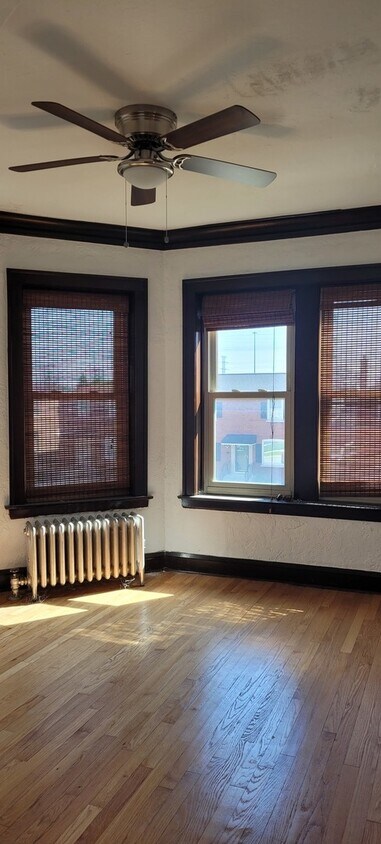 Building Photo - 10740 S Racine Ave