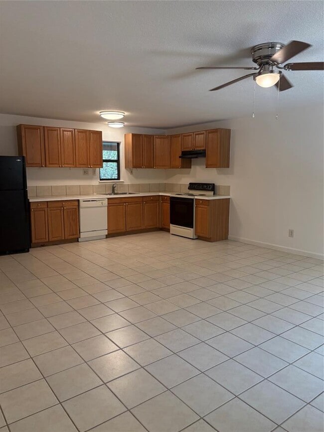 Building Photo - 105 Sendero Blvd