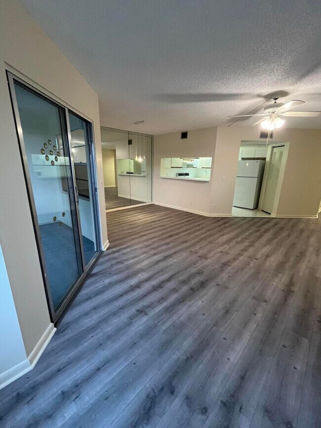 Building Photo - 12600 SW 5th Ct