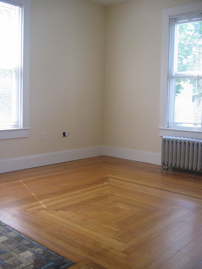 Building Photo - Check out this 4 bed 2 bath in BRIGHTON