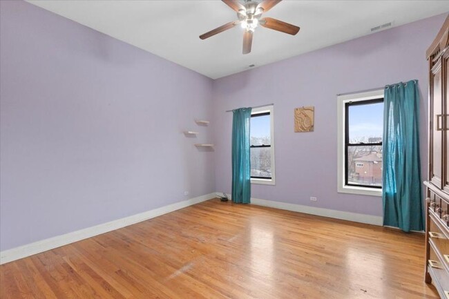 Building Photo - 3 bedroom in Chicago IL 60642