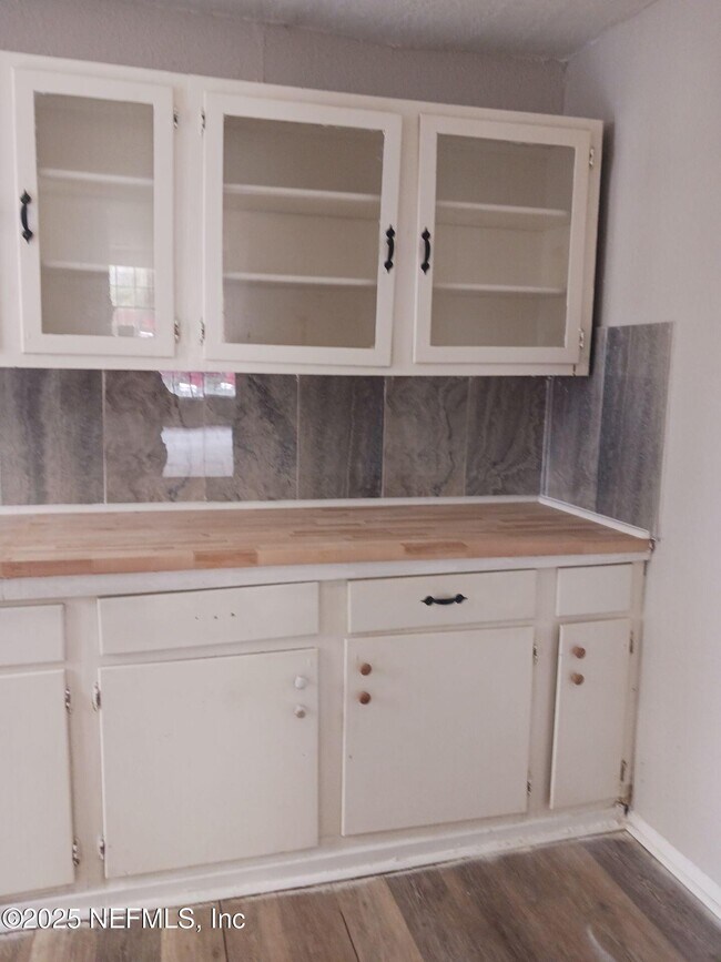 Foto del edificio - 1257 W 25th St