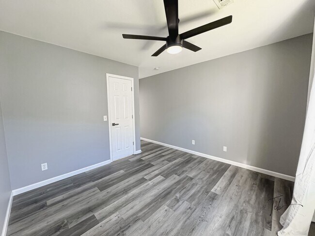 Building Photo - Available Now! 3 Bedroom, 2 Bathroom in Prime Bentonville Location, w/ Garage and Fenced-in Backy...