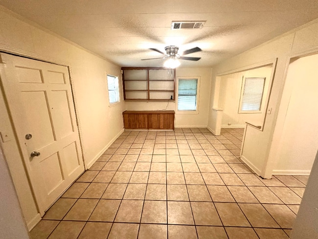 Building Photo - 3925 Camilla Dr