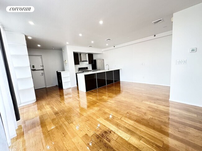 Foto del edificio - 240 N Henry St