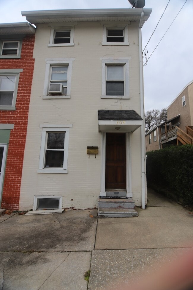 Exterior Front - 309 E 6th Ave