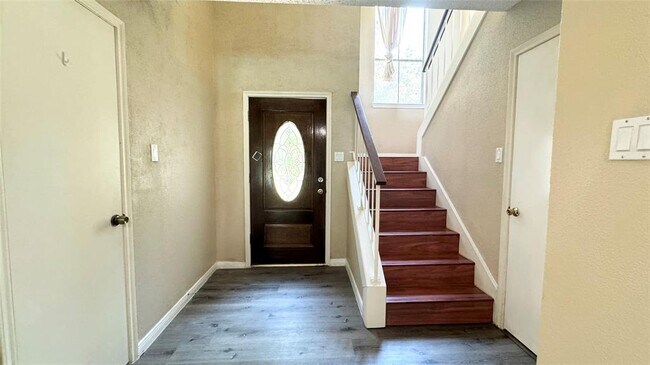 Building Photo - 2602 Lakefield Way