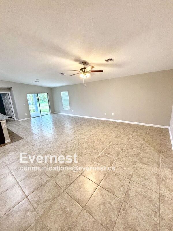 Building Photo - 1011 San Matio St