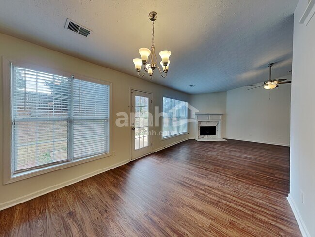 Foto del edificio - 2123 Yarbrough Way