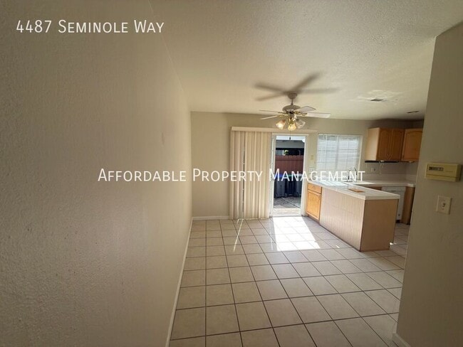 Foto del edificio - 4487 Seminole Way