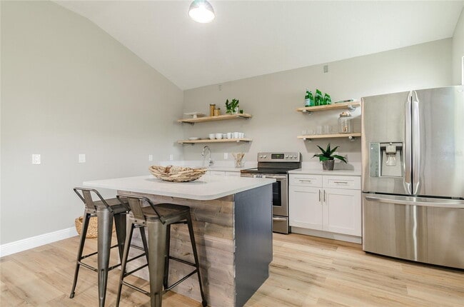 Photo - "Charming Studio Retreat in Tampa's Vibran... Apartment