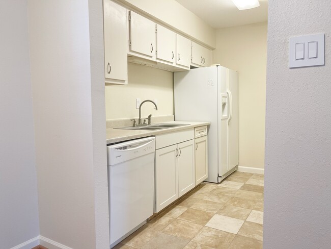 Building Photo - 5550 N Braeswood Blvd