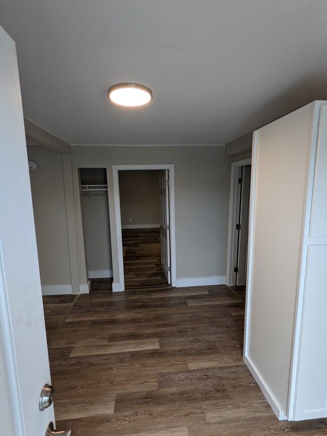 Entry - 422 State St