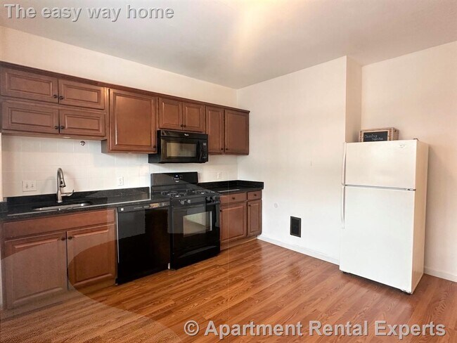 Building Photo - 24 Rossmore St