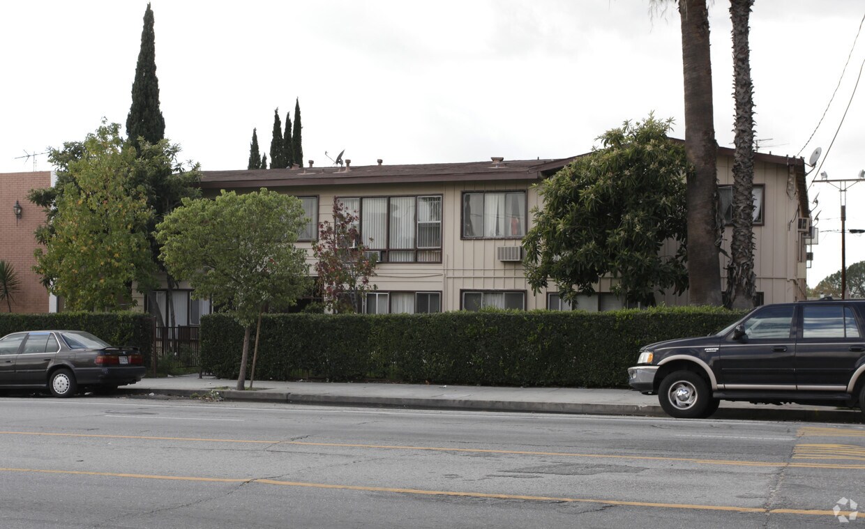 Foto del edificio - 6725 Laurel Canyon Blvd