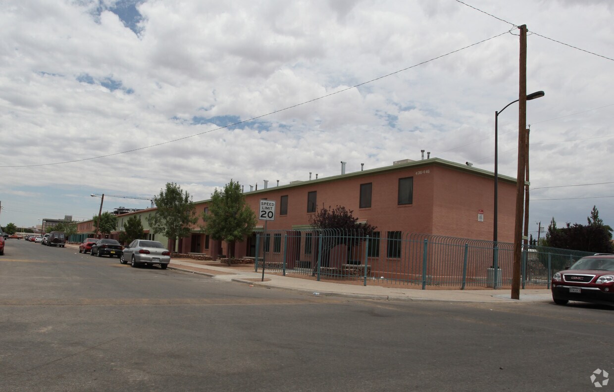 Sherman Plaza Apartments in El Paso, TX
