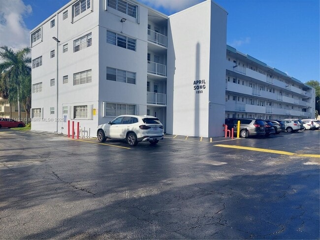 Building Photo - 1333 E Hallandale Beach Blvd
