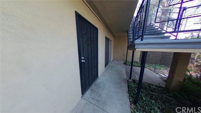 Building Photo - 2025 E Whiting Ave