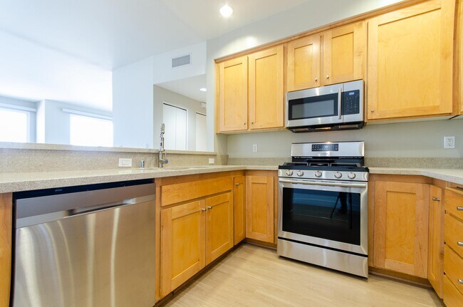 Building Photo - 6931 Kittyhawk Ave