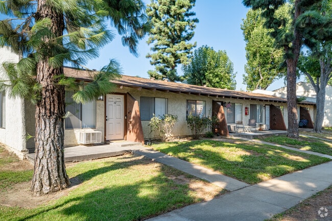 Pueblo de la Misión - 7781 Archibald Ave