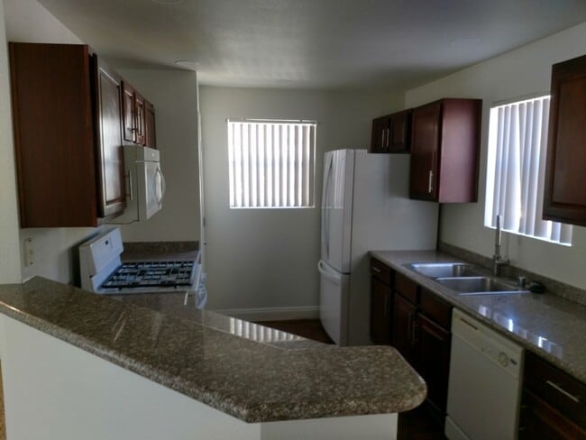 Foto del edificio - ***MOVE IN SPECIAL*** 3 Bedroom 2 bathroom Northwest condo