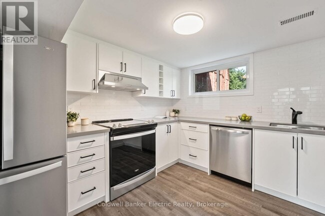 Building Photo - 8B Pottinger St