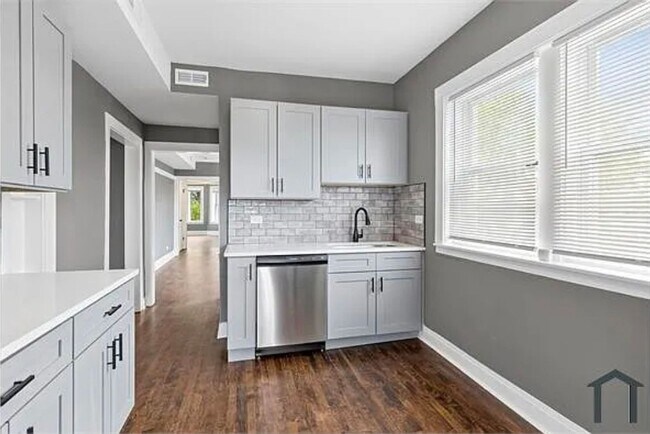 Building Photo - 8210 S Marshfield Ave