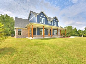 Building Photo - 440 Houser Dr