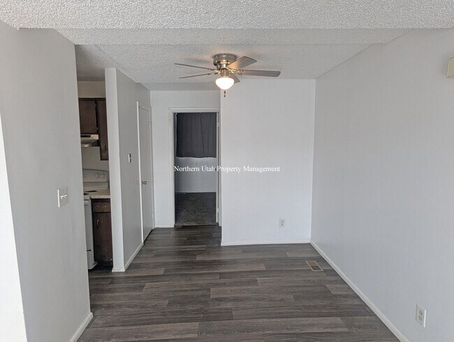 Foto del edificio - All New Carpet - 2 Bed, 1 Bath