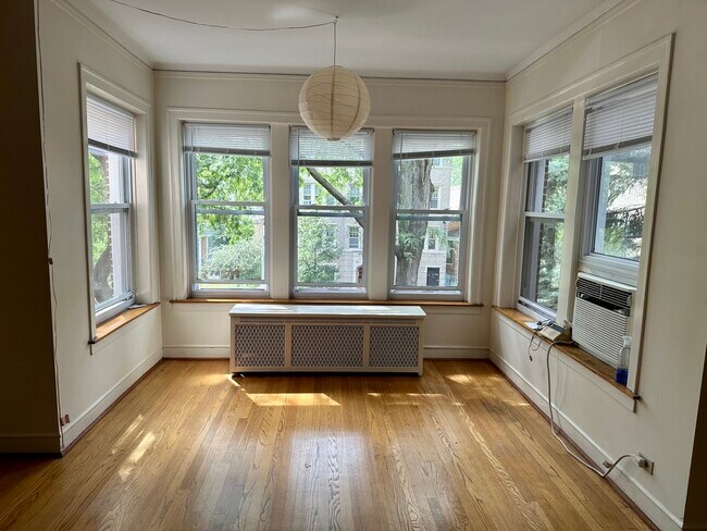 Foto del edificio - 6631 N Glenwood Ave