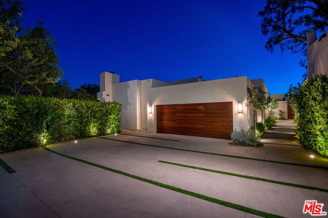Building Photo - 1541 Summitridge Dr