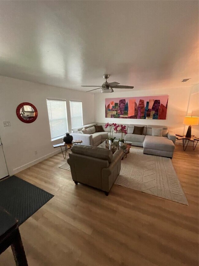 Foto del edificio - 1409 Elton Ln