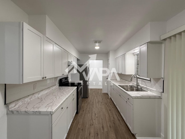 Foto del edificio - 4938 Bernadine Dr